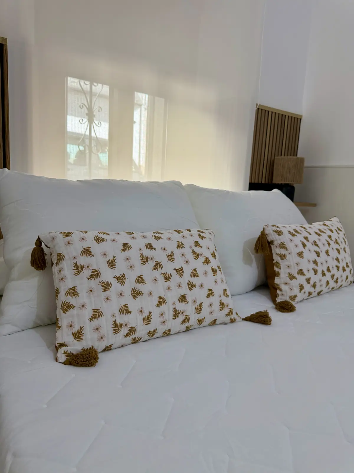 Dormitorio doble decorado en tonos rosas