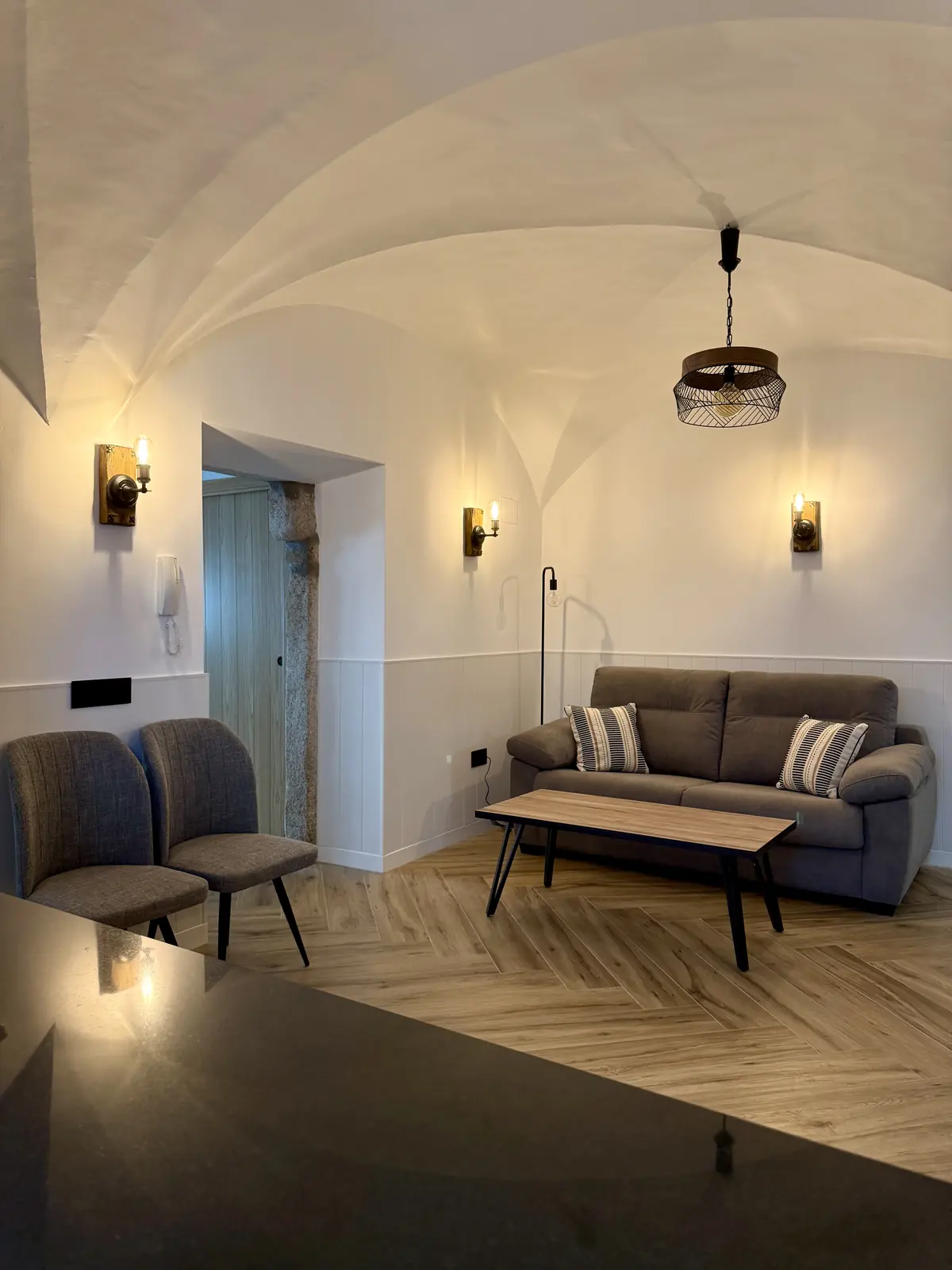 Salón con techo abovedado de Almirez 71